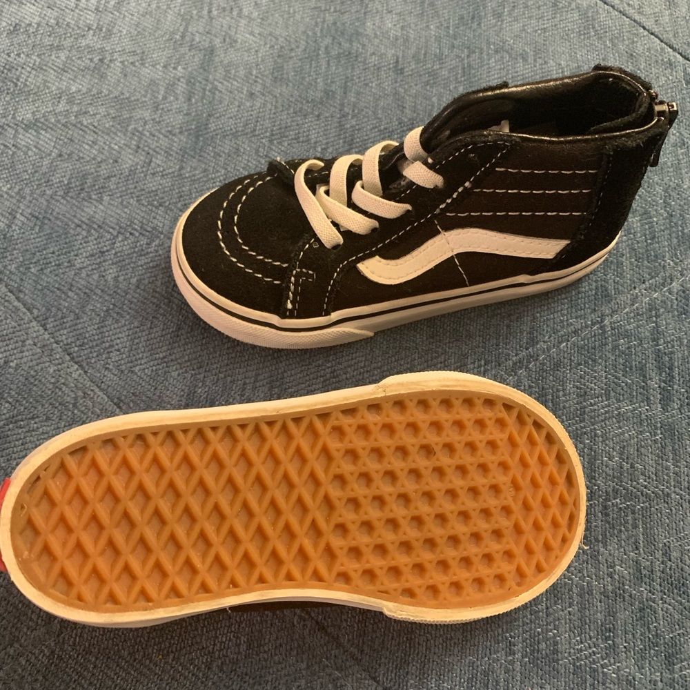 Vans - Picture 3 of 3